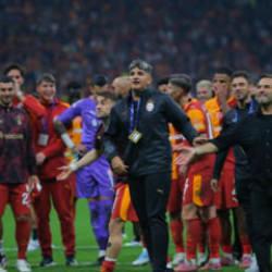 Liverpool ma&ccedil;ına saatler kala Galatasaray kadrosunda s&uuml;rpriz!