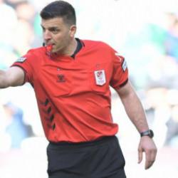 S&uuml;per Lig ekibi topa tutmuştu! Hakem &Uuml;mit &Ouml;zt&uuml;rk'e şok: Hocam kul hakkı var Ramazan'dayız