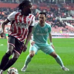 S&uuml;per Lig&rsquo;de kritik m&uuml;cadele! D&uuml;şme hattından &ccedil;ıkamadılar