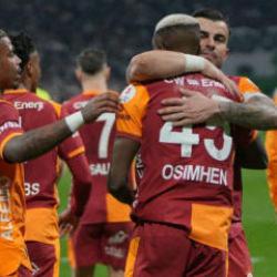 Takım arkadaşından Osimhen'e b&uuml;y&uuml;k &ouml;vg&uuml;: Higuain ve Falcao ile oynadım onun gibisi yok!