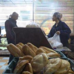 Zam yapmadı: Ekmeği ve pideyi 10 TL'den satıyor