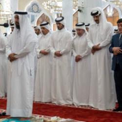 Kahraman şehitlerimiz i&ccedil;in Doha'da cenaze namazı! Katar Emiri de katıldı