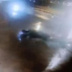 Bayram sabahı feci kaza! Reklam panosuna &ccedil;arptı: 1 &ouml;l&uuml;, 2 yaralı 