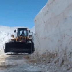 Bitlis'te &ccedil;ığ ve heyelan: Ulaşım aksadı!