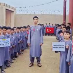 Devlet Bah&ccedil;eli, Afganistan'daki T&uuml;rkmen &ccedil;ocuklara bayramlık g&ouml;nderdi.