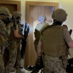 Diyarbakır'da su&ccedil; &ouml;rg&uuml;t&uuml;ne y&ouml;nelik operasyonda 10 zanlı tutuklandı