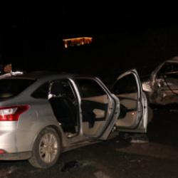 Erzurum&rsquo;da kontrolden &ccedil;ıkan ara&ccedil; park halindeki aracı bi&ccedil;ti: 1&rsquo;i ağır 5 yaralı