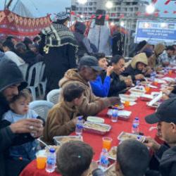 Esenler&rsquo;den Gazze&rsquo;ye 10 bin kişilik iftar sofrası