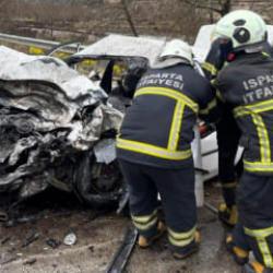 Feci kaza nişanlı &ccedil;ifti hayattan kopardı