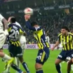 Fenerbah&ccedil;e-Gaziantep FK ma&ccedil;ındaki penaltı kararı g&uuml;ndemde! Trio da pozisyonu &ccedil;&ouml;zemedi