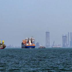 İran'dan son dakika H&uuml;rm&uuml;z Boğazı kararı! O &uuml;lkelere ge&ccedil;iş izni verildi