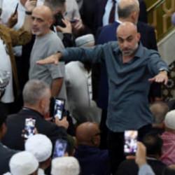 İsrail destek&ccedil;isi Başbakan'a cemaat şoku: Camiden apar topar kovuldu! 