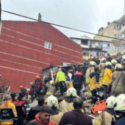 İstanbul Fatih'te 2 bina &ccedil;&ouml;kt&uuml;: Acı haber geldi