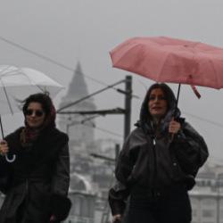 İstanbul'da bayram yağmurlu ge&ccedil;iyor! AKOM yağışların ne kadar s&uuml;receğini duyurdu
