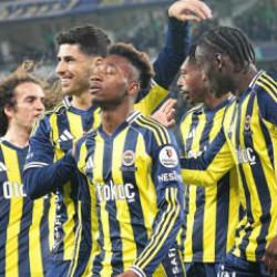 Kadık&ouml;y'de Nene şov! Fenerbah&ccedil;e'den d&ouml;rt d&ouml;rtl&uuml;k zafer