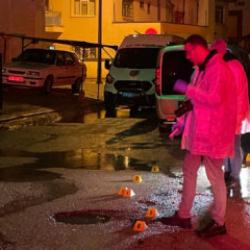 Karaman'da silahlar ateşlendi! Ara&ccedil; ve ev zarar g&ouml;rd&uuml;