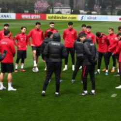 Milli Takım, Romanya ma&ccedil;ı hazırlıklarını s&uuml;rd&uuml;rd&uuml;