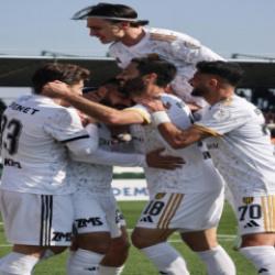 Nefes kesen zirve m&uuml;cadelesi! Son 10 ma&ccedil;ın 9'unu kazanıp yarışa ortak oldular