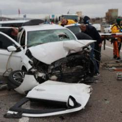 Nevşehir'de zincirleme kaza. 2 &ouml;l&uuml;, 7 yaralı