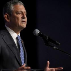 &Ouml;zg&uuml;r &Ouml;zel'den imza kampanyası &ccedil;ağrısı