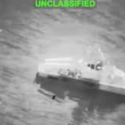 Washington'un "G&uuml;venlik" bahanesi: ABD H&uuml;rm&uuml;z'de İran gemilerini bombaladı