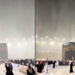 Ramazanın son g&uuml;n&uuml; Kabe'de yağmur altında dua ediliyor