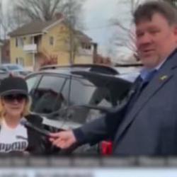 Se&ccedil;menden Trump'a ağır s&ouml;zler: &Uuml;&ccedil; kez oy verdim, pişmanım