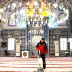 &Uuml;mraniye&rsquo;de camiler bayrama hazır