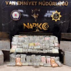 Van&rsquo;da tır dorsesinde uyuşturucu zulası patladı: 68 kilo zehir ele ge&ccedil;irildi