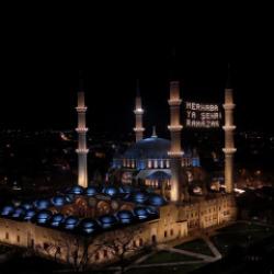 Vatandaşlar Kadir Gecesi&rsquo;nde Selimiye Camii&rsquo;ne akın etti