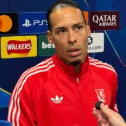 Virgil Van Dijk, 4-0 sonrası Galatasaraylı yıldızı &ouml;vd&uuml;