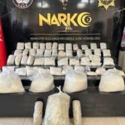 Van'da kamyonete narkotik darbesi: 90 kiloyu aşkın uyuşturucu ele ge&ccedil;irildi!