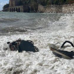 Antalya'da balık&ccedil;ı teknesi alabora oldu: 2 kişi y&uuml;zerek kurtuldu