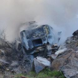 Mazot dolu tanker devrilip yandı! S&uuml;r&uuml;c&uuml; feci şekilde can verdi