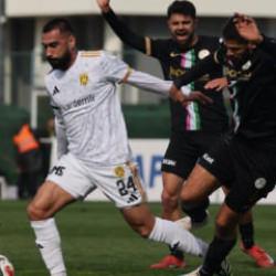 B&uuml;y&uuml;k fırsatı teptiler! 2. Lig'de şampiyonluğa oynayan takım 39 dakikada 5 gol yedi