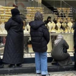 ABD-İran gerilimi altına talebi patlattı: Yastık altında 50 trilyonluk dev servet