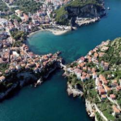 Amasra&rsquo;da bayram bereketi: N&uuml;fusunun neredeyse 10 katı ziyaret&ccedil;i geldi