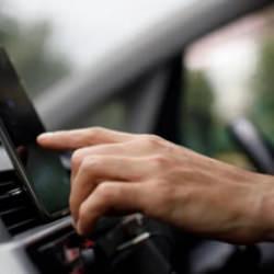 Ara&ccedil; i&ccedil;inde 'telefon tutucu ve koku' yasaklandı mı? Resmi a&ccedil;ıklama geldi!