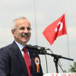 Ramazan Bayramı'nda otoyol ve k&ouml;pr&uuml;lerden 12,3 milyon ara&ccedil; ge&ccedil;ti