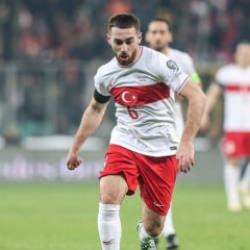 Beşiktaş taraftarından Montella'ya Orkun tepkisi! 'Transferden &ouml;nce değişmez isim olan...'