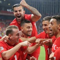 Bizim &Ccedil;ocuklar D&uuml;nya Kupası i&ccedil;in sahneye &ccedil;ıkıyor! T&uuml;rkiye-Romanya: Muhtemel 11'ler