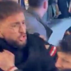 Kapalı &Ccedil;arşı&rsquo;da meydan muharebesi: Birbirlerini boğazladılar! O anlar kamerada 