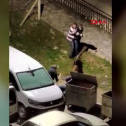 Eski eşiyle tartışan şahsa komşular meydan dayağı attı