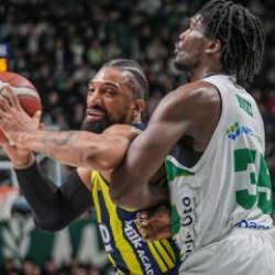 Fenerbah&ccedil;e uzatmalarda yıkıldı! Zirvede puanlar eşitlendi