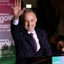 Fransa'da yerel se&ccedil;im sonu&ccedil;landı! Macron hezimete uğradı