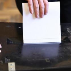 Gr&ouml;nland krizi erken se&ccedil;im getirdi! Danimarkalılar sandık başında