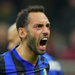 Hakan &Ccedil;alhanoğlu Galatasaray'a bu kez hi&ccedil; olmadığı kadar yakın! Okan Buruk Milano'ya gitti