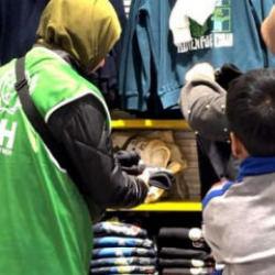 İHH T&uuml;rkiye'de 4 bin &ccedil;ocuğa bot ve mont dağıttı