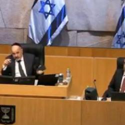 İsrail meclisinde olağan&uuml;st&uuml; anlar! &Ccedil;il yavrusu gibi dağıldılar