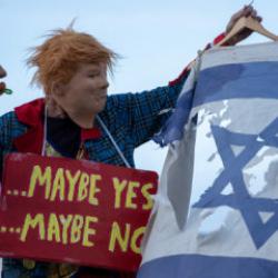 İsrail'de "Netanyahu ve Trump" &ouml;fkesi b&uuml;y&uuml;yor: Halk, savaşa karşı sokağa d&ouml;k&uuml;ld&uuml;